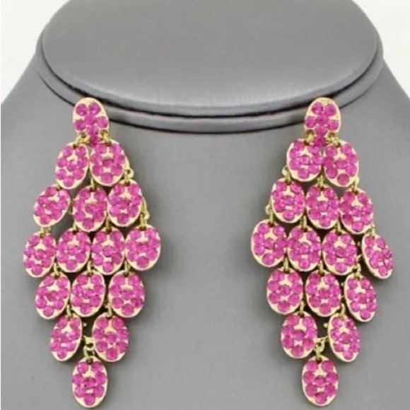 Victorian Jewelry - Elegant Pink and Gold Chandelier Earrings -pierced
(New)